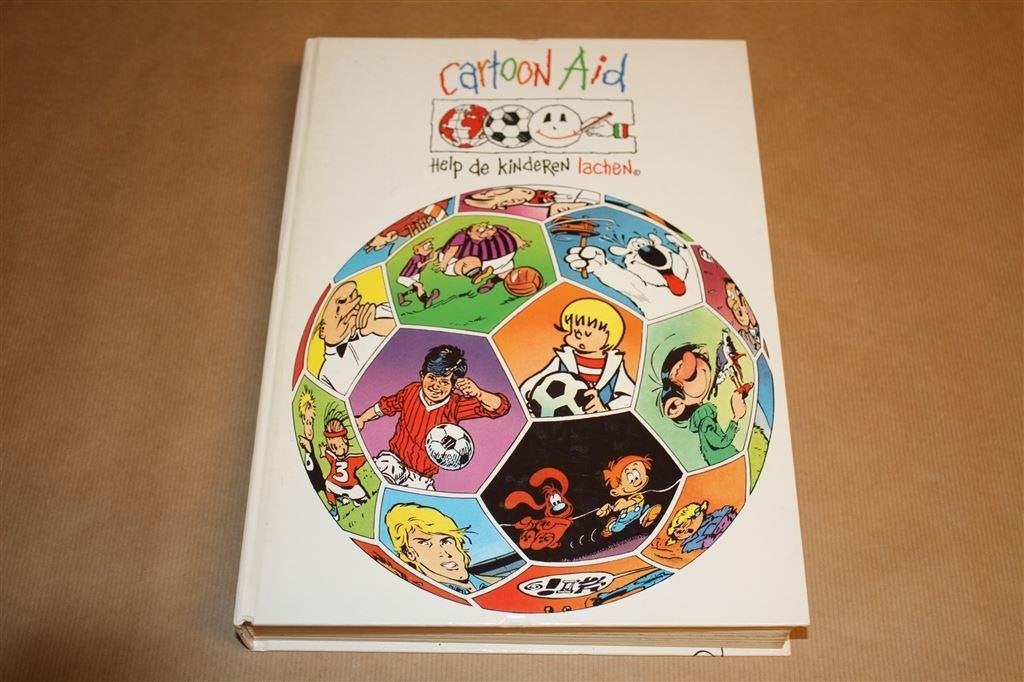 Cartoon Aid. Voerbalverhalen/Strips., Boeken, Eén stripboek, Ophalen of Verzenden, Gelezen