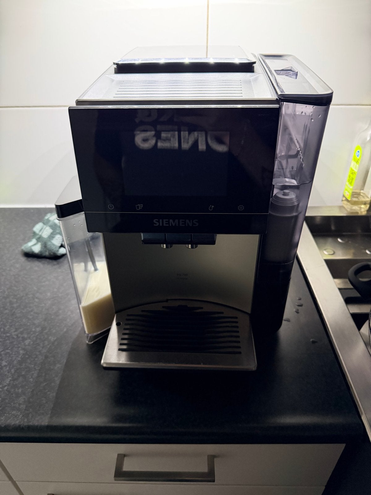 Siemens EQ.6 Plus S700 volautomatische espressomachine, Witgoed en Apparatuur, Ophalen, Afneembaar waterreservoir, Gebruikt, Espresso apparaat