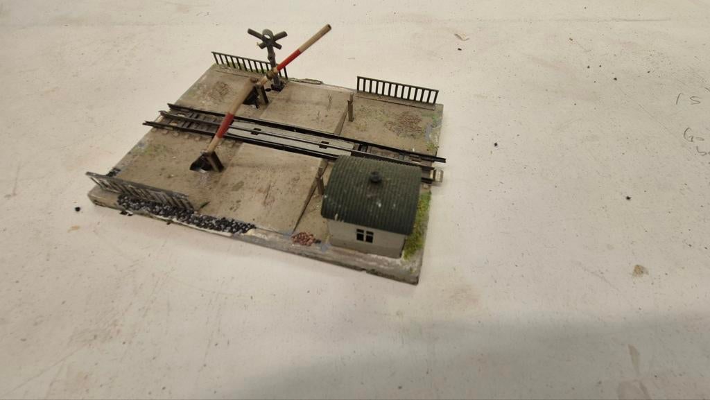 Oude metalen Märklin spoorovergang te koop, Hobby en Vrije tijd, Modeltreinen | H0, Wisselstroom, Gebruikt, Locomotief, Ophalen of Verzenden