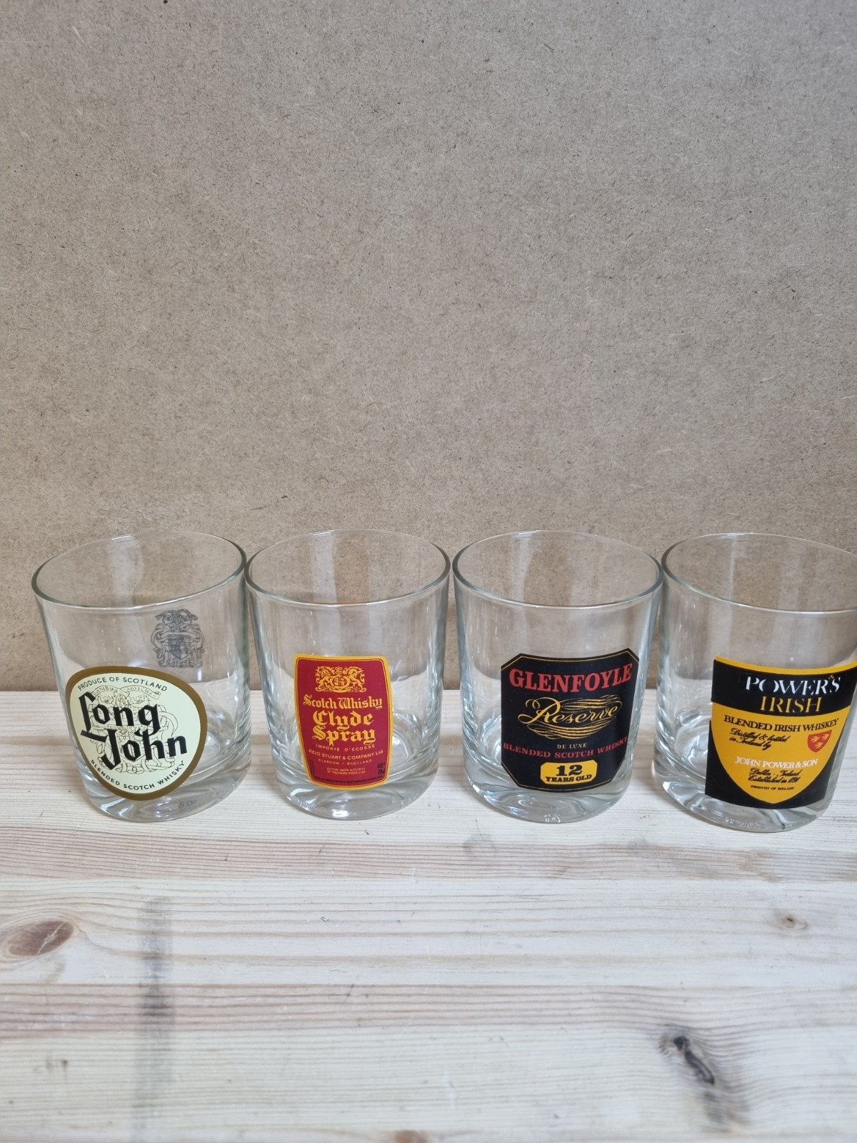 Set van 4  whiskyglazen - diverse merken

Aangeboden: een se, Ophalen of Verzenden, Nieuw, Overige typen
