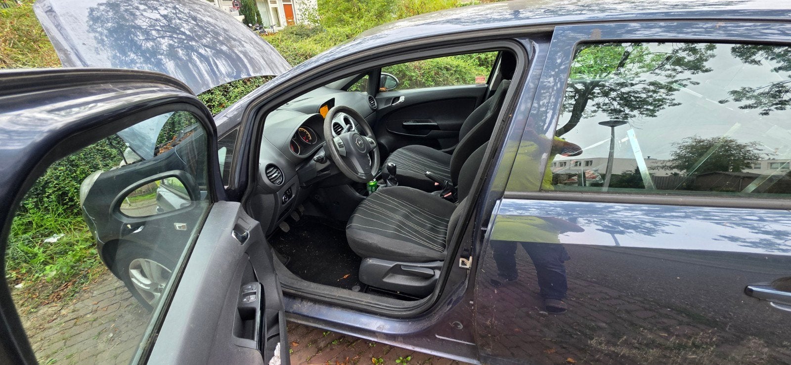 Foto 13 van Opel Corsa 1.4 16V 5D 2010 Zwart