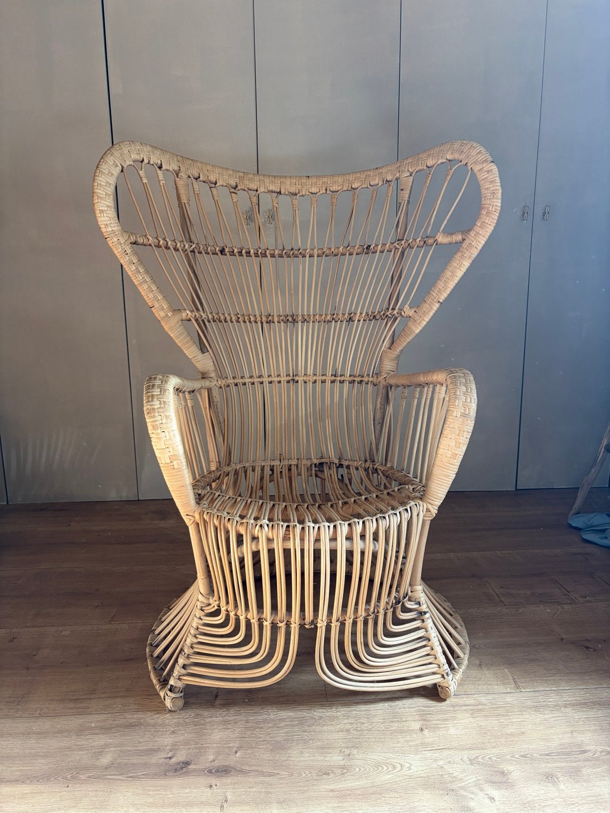 Rotan pauwenstoel, Ophalen