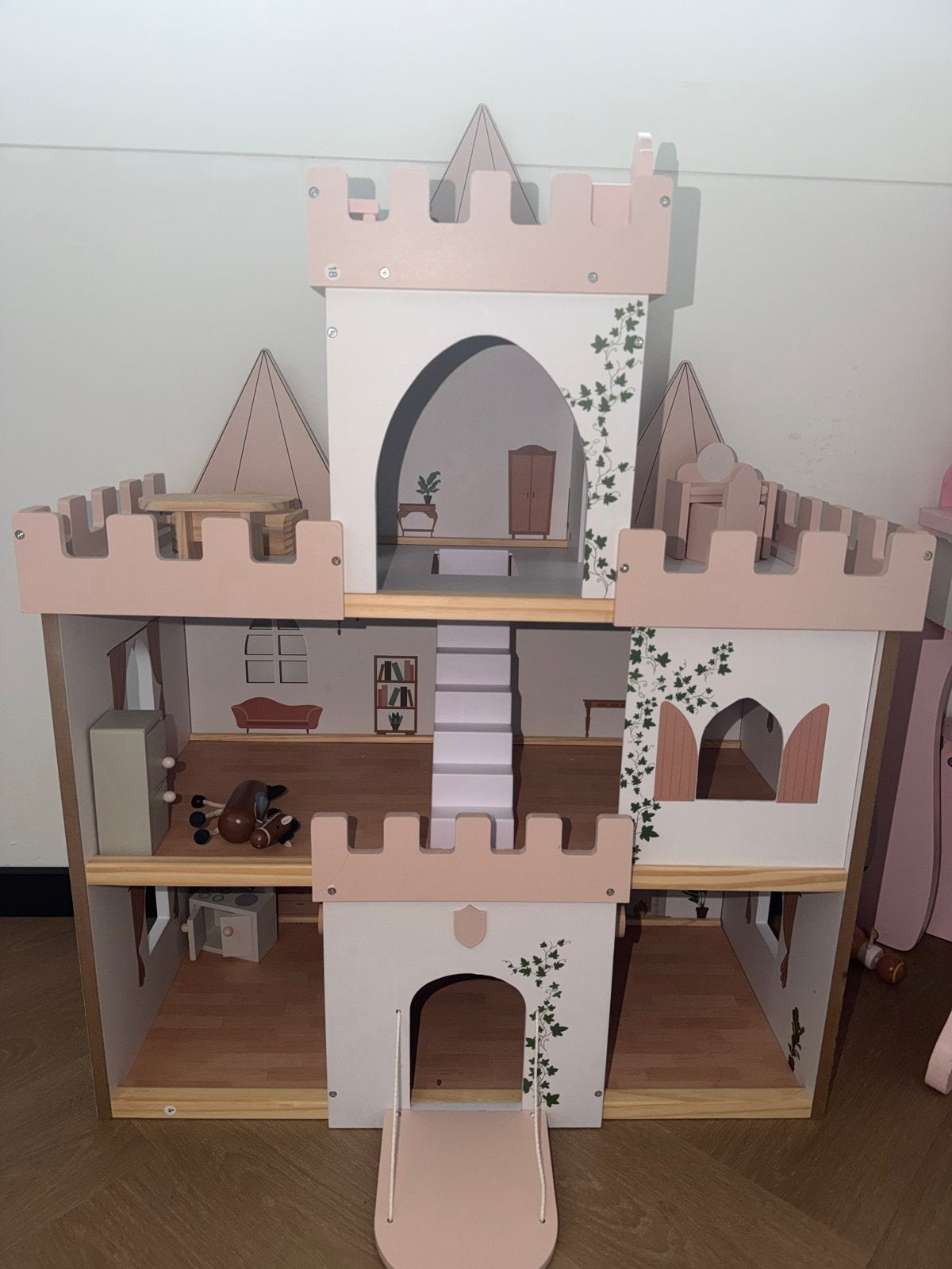 Petite Amélie Houten Poppenhuis Kasteel, Kinderen en Baby's, Ophalen, Zo goed als nieuw, Poppenhuis