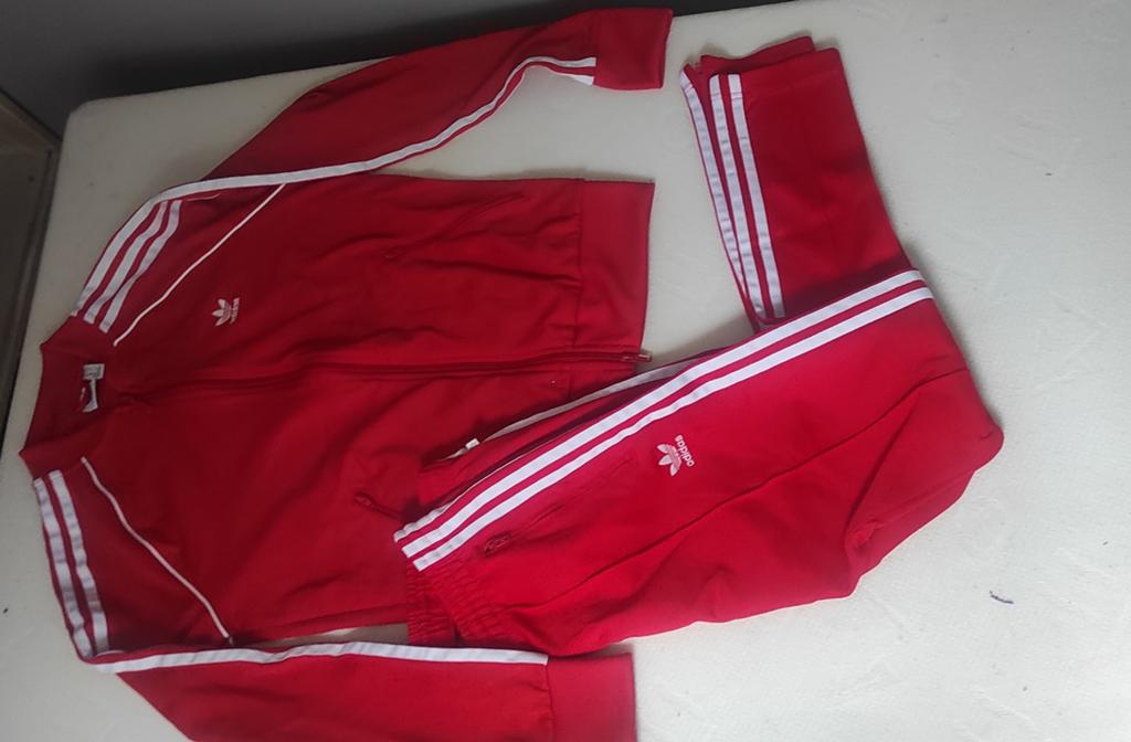 Adidas Trainingspak Rood - Maat M, Kleding | Dames, Sportkleding, Maat 38/40 (M), Adidas, Ophalen of Verzenden, Rood