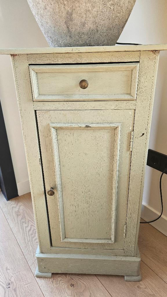 Brocante kastje, Ophalen
