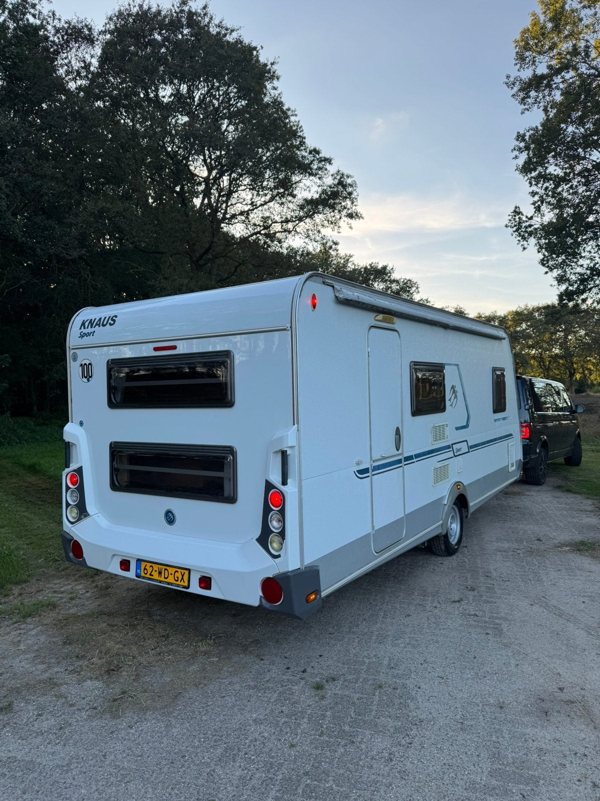 Knaus Sport 500FDK 2008 mover, airco, luifel nieuwe voortent, Caravans en Kamperen, Treinzit, Particulier, Dwars-stapelbed, Schokbreker