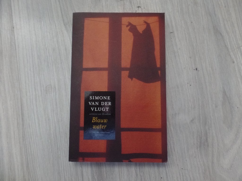 Simone van der vkugt Blauw water, Ophalen of Verzenden, Gelezen, Simone van der Vlugt, Nederland