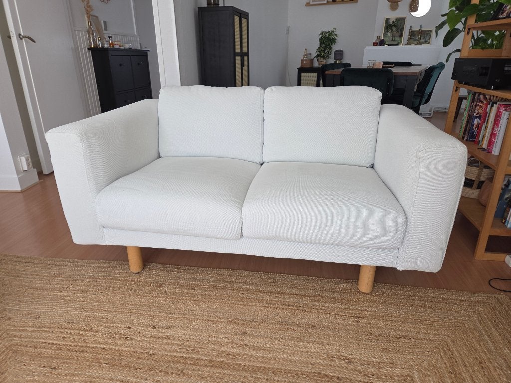 IKEA NORSBORG 2-zits bank wit – afneembare hoes, Huis en Inrichting, Banken | Bankstellen, Ophalen, Gebruikt, 150 tot 200 cm, Tweepersoons