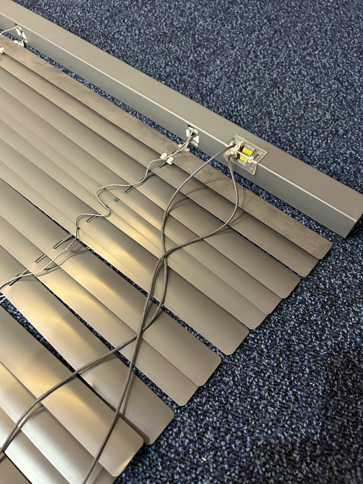 1 Grijze antraciet jaloezieën luxaflex - 80 x 123 cm, Ophalen, Jaloezie, 123 cm, Metaal