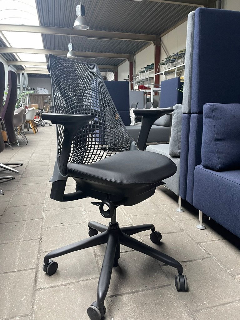 7x Herman Miller Sayl Bureaustoel Grijze Rug Zwart Skyleer, Gebruikt, Melksham SN12 6GN United Kingdom, Ophalen of Verzenden, Herman Miller