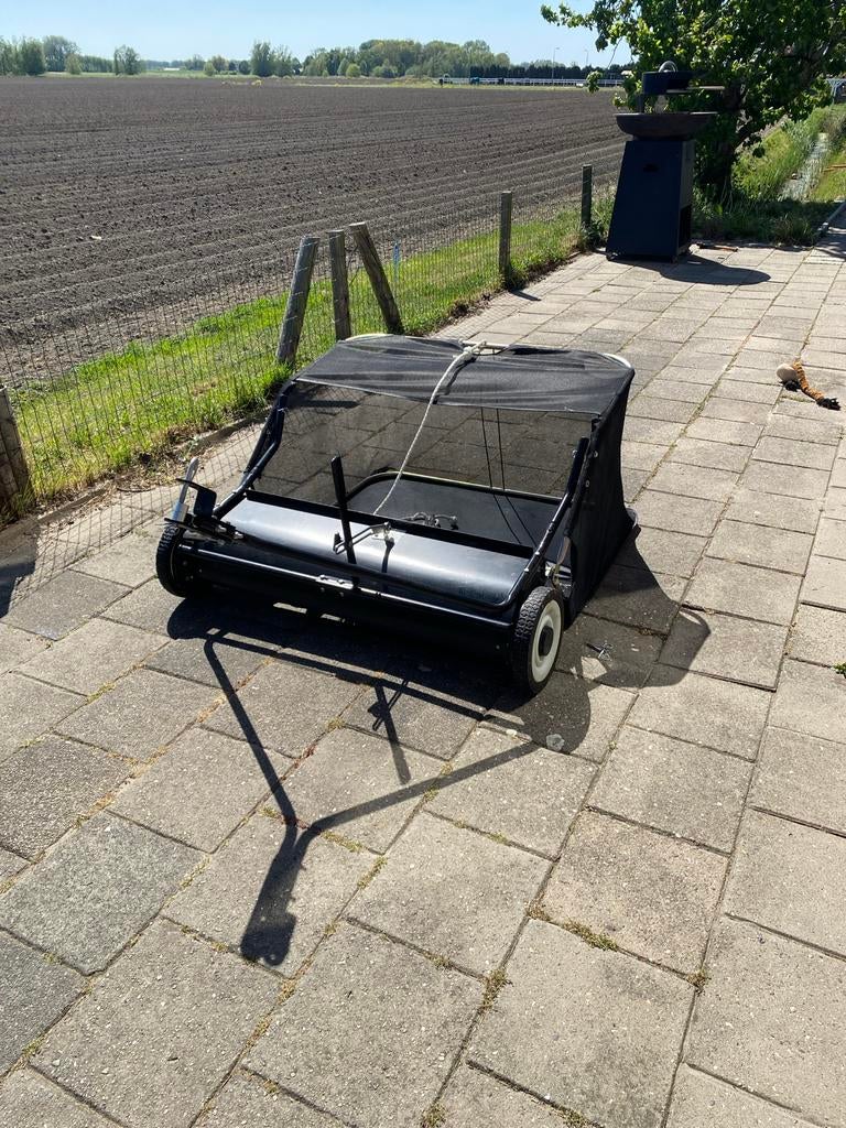 Grasveger / Bladveger voor tractor of zitmaaier, Ophalen, Zo goed als nieuw