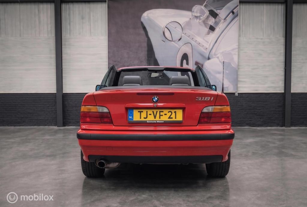 BMW 3-serie Cabrio 318i Comfort, Auto's, BMW, 1345 kg, Achterwielaandrijving, Gebruikt, Zwart