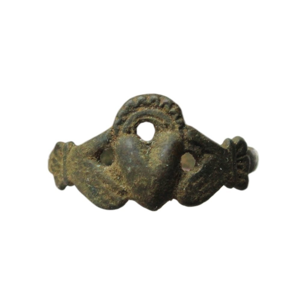 Bodemvondst renaissance 18e eeuws claddagh liefdes ring, Verzenden, Brons