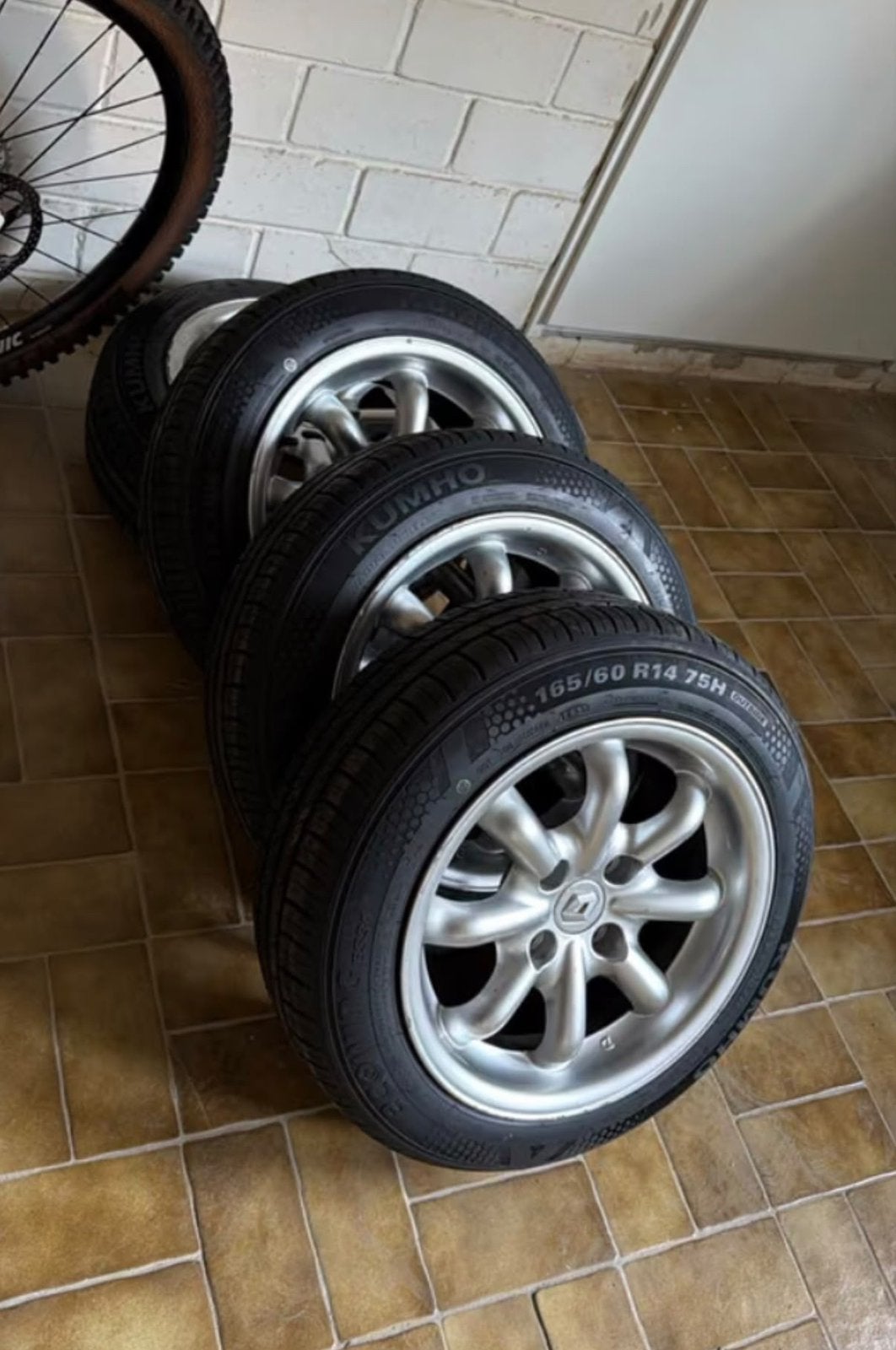 GEZOCHT Intra 14 inch Renault Twingo Velgen, Ophalen, Gebruikt