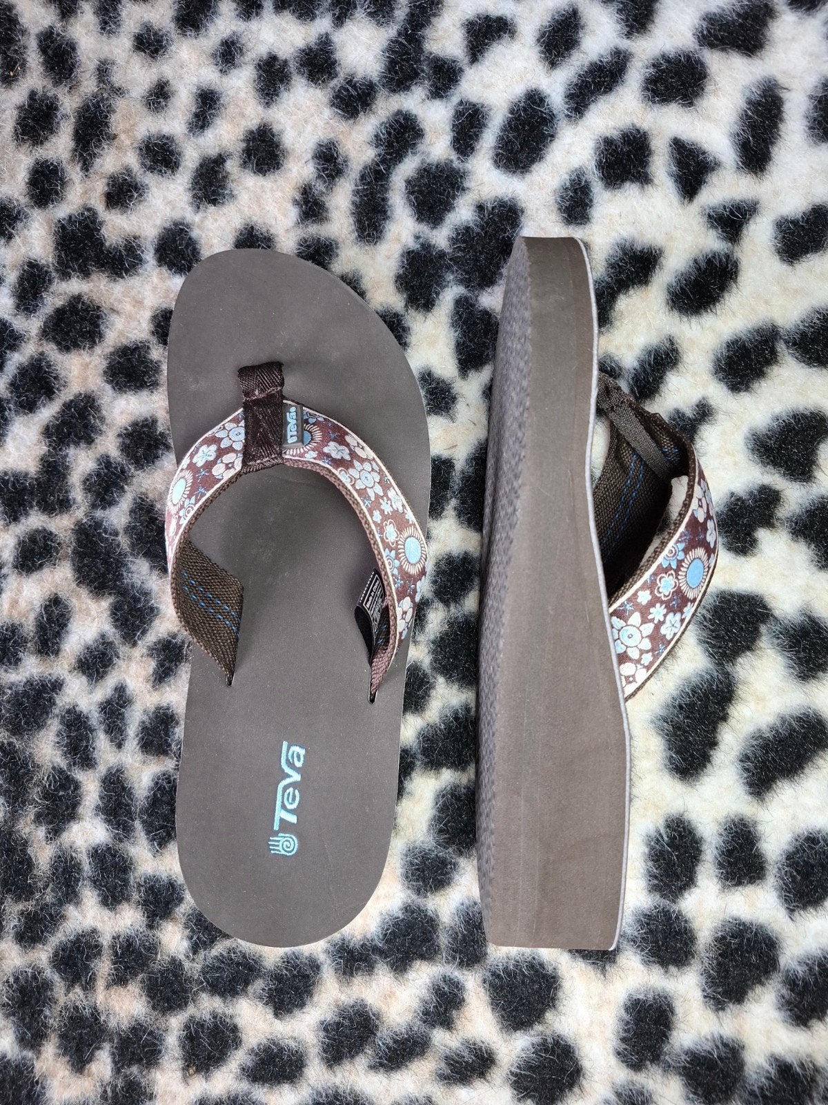 Zgan sleehak slippers Teva wedge y2k 39 bloemen bruin blauw, Kleding | Dames, Slippers, Bruin, Ophalen of Verzenden, Zo goed als nieuw