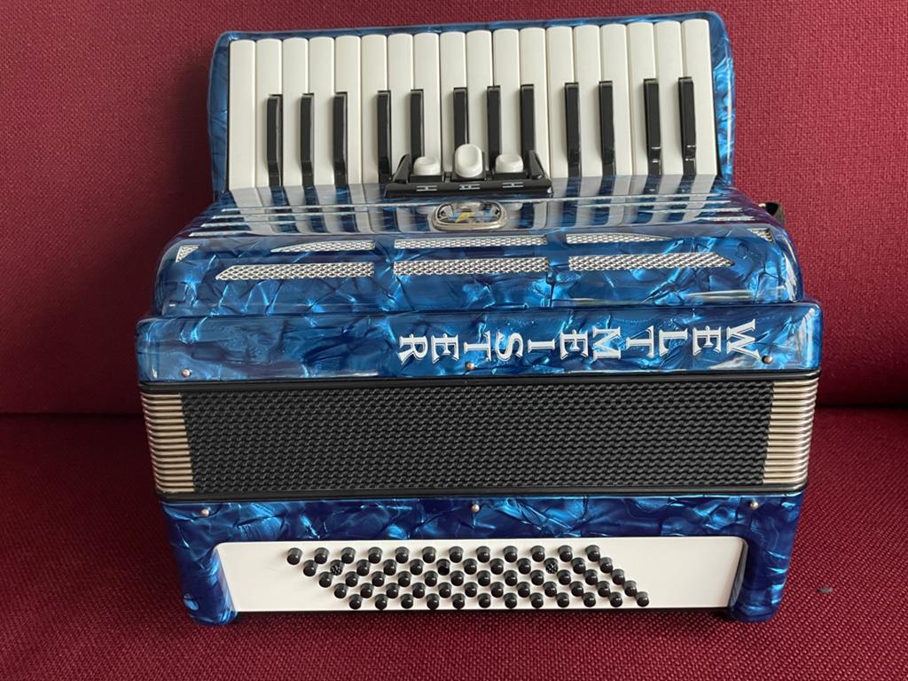 Kleine Weltmeister Rubinaccordeon, 60 bas ., Muziek en Instrumenten, Accordeons, Overige merken, 80-bas, Met koffer, Zo goed als nieuw