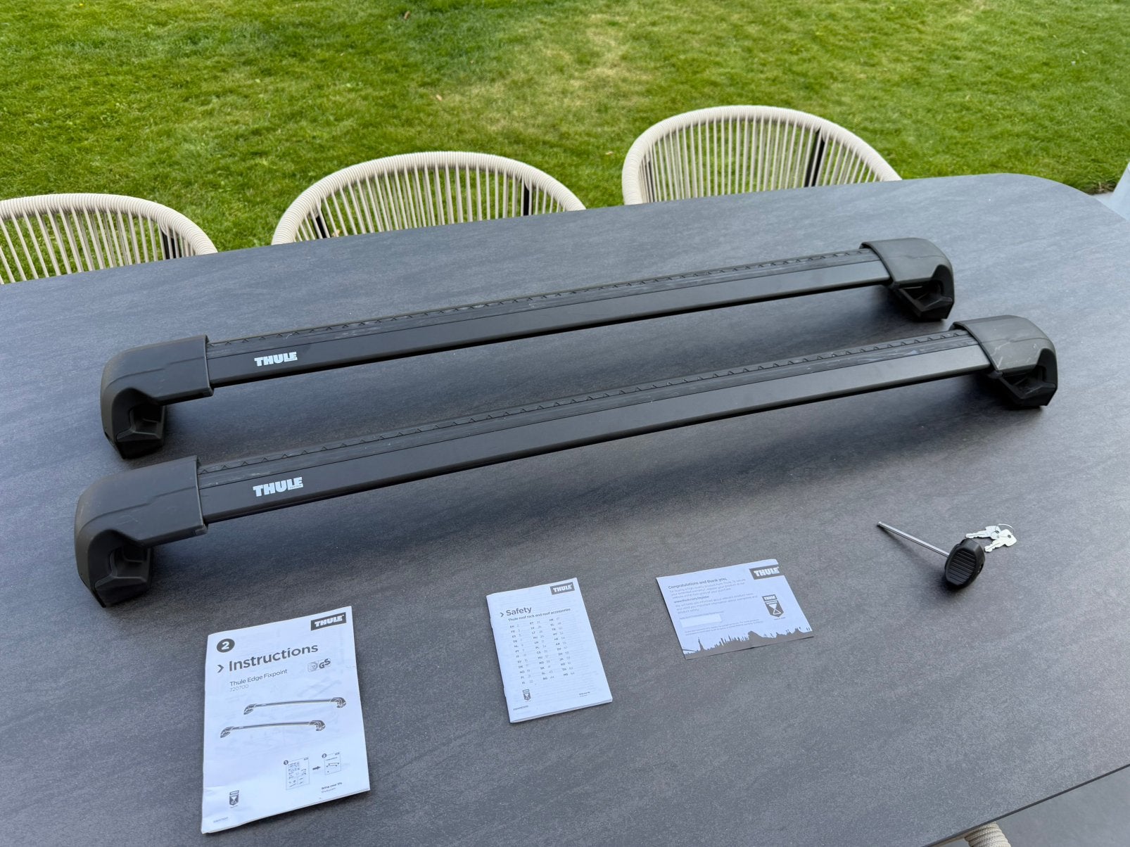 Thule WingBar Edge dakdragers 104 cm + voetenset 7207, Auto diversen, Dakdragers, Ophalen of Verzenden, Zo goed als nieuw