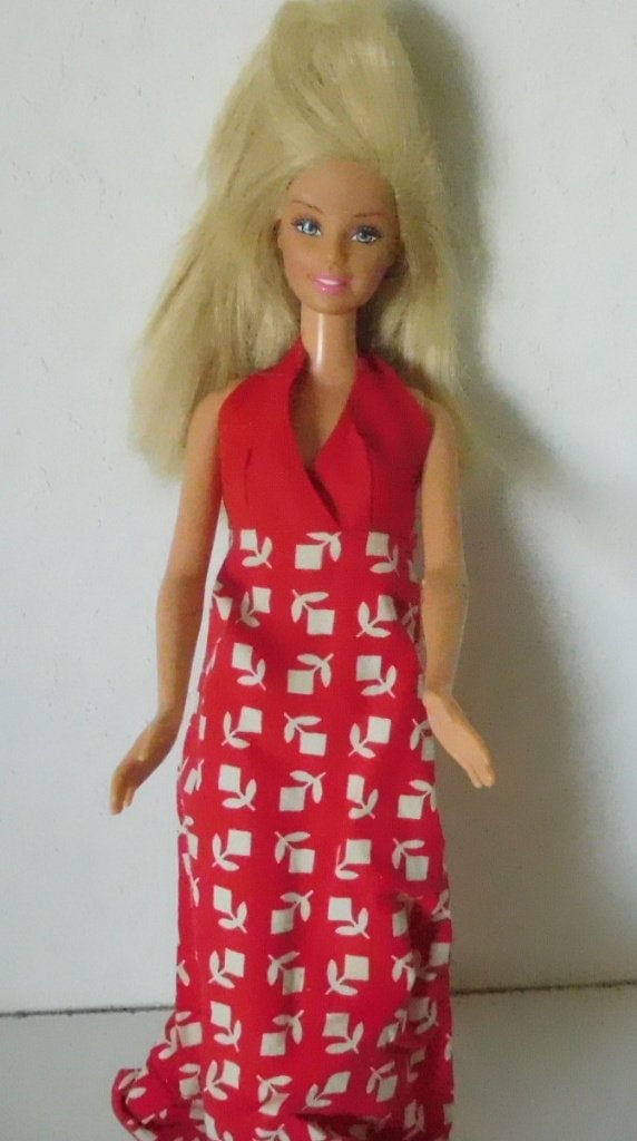 Barbie in Lange Stadsjurk (Mattel 1999 China), Verzamelen, Poppen, Ophalen of Verzenden, Gebruikt, Overige typen