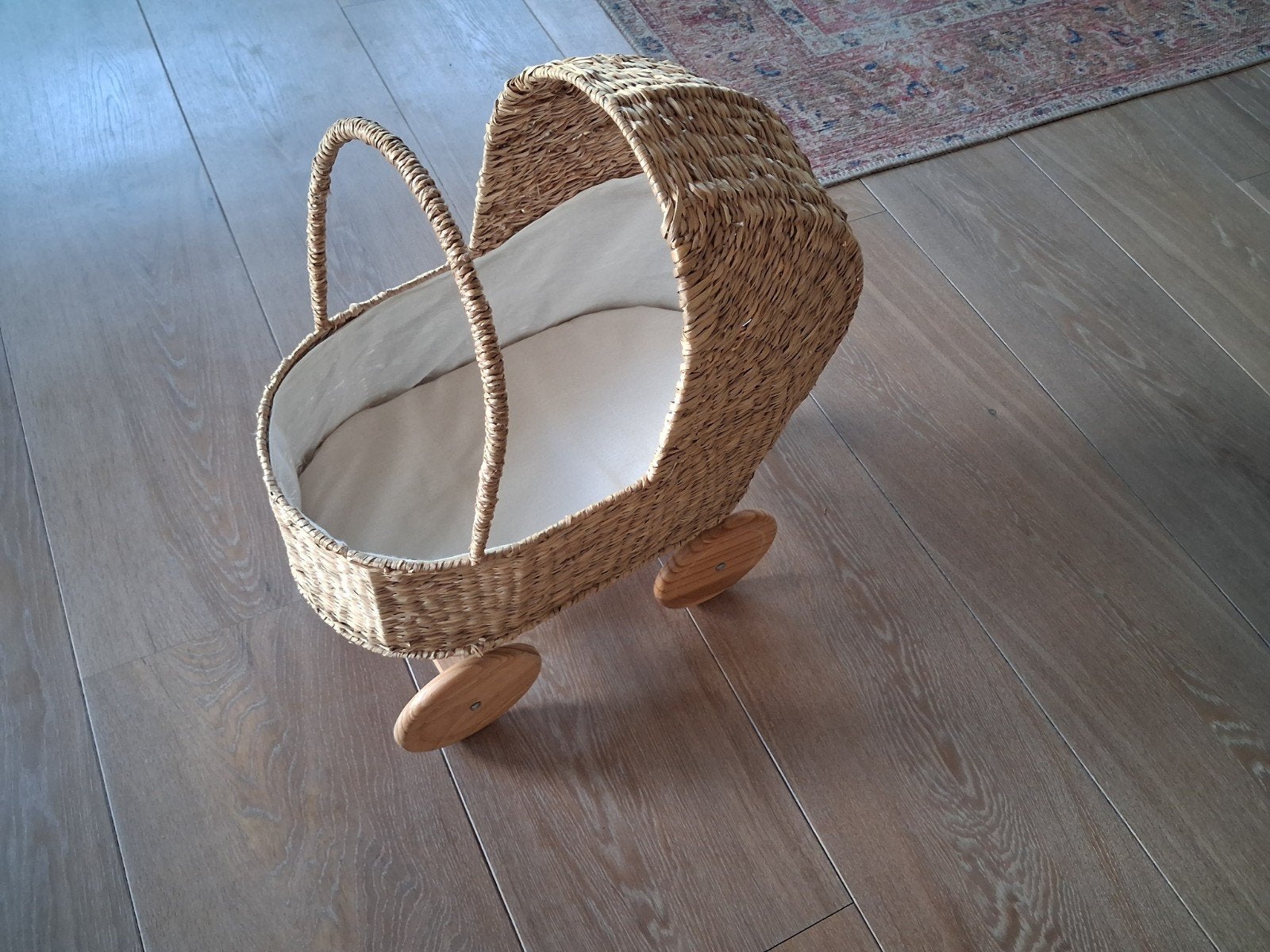 poppenwiegje op wieltjes, Kinderen en Baby's, Speelgoed | Poppen, Ophalen of Verzenden, Zo goed als nieuw, Overige typen