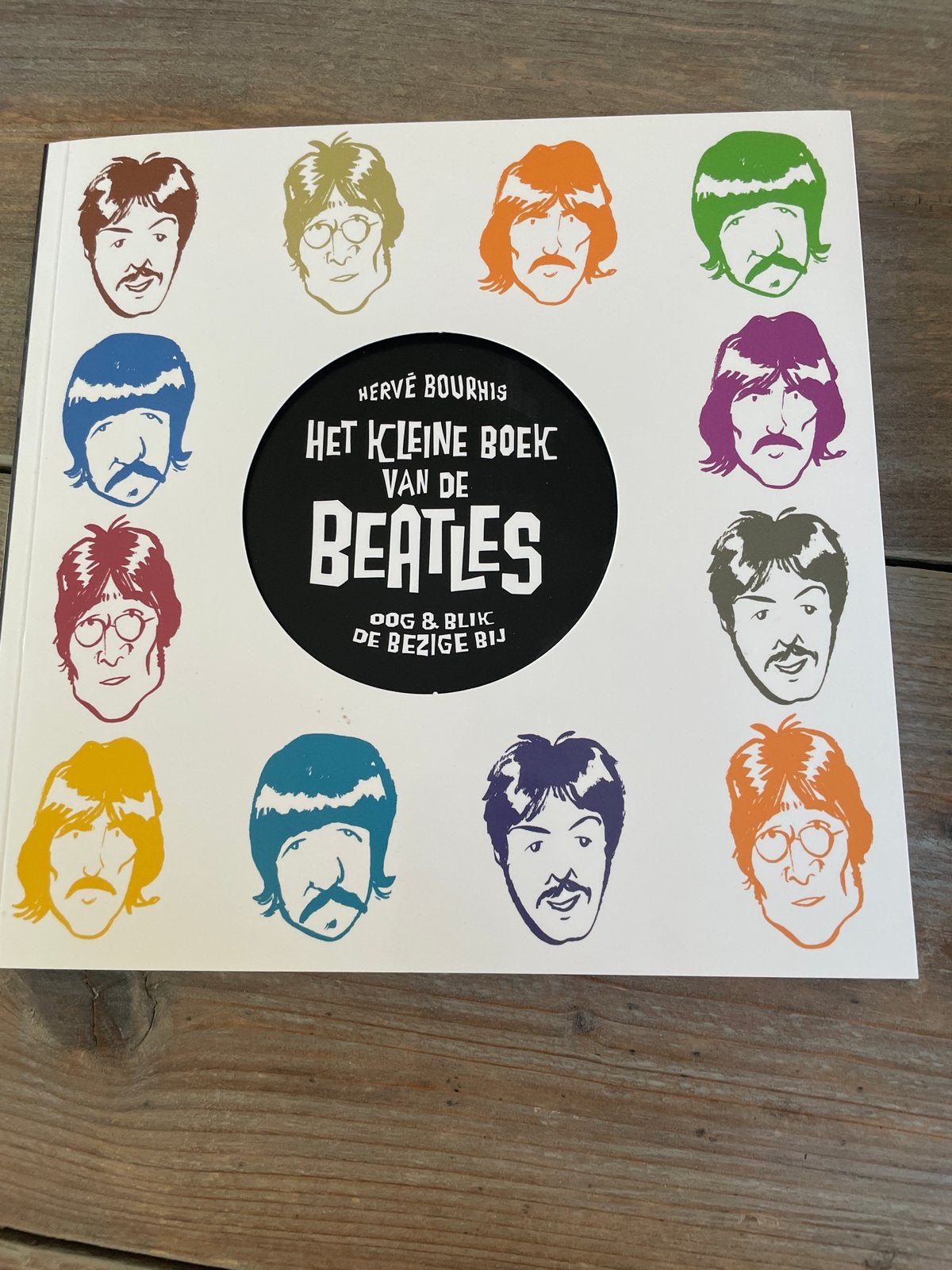 Het Kleine Boek van de Beatles - Hervé Bourhis, Ophalen of Verzenden, Zo goed als nieuw, Artiest