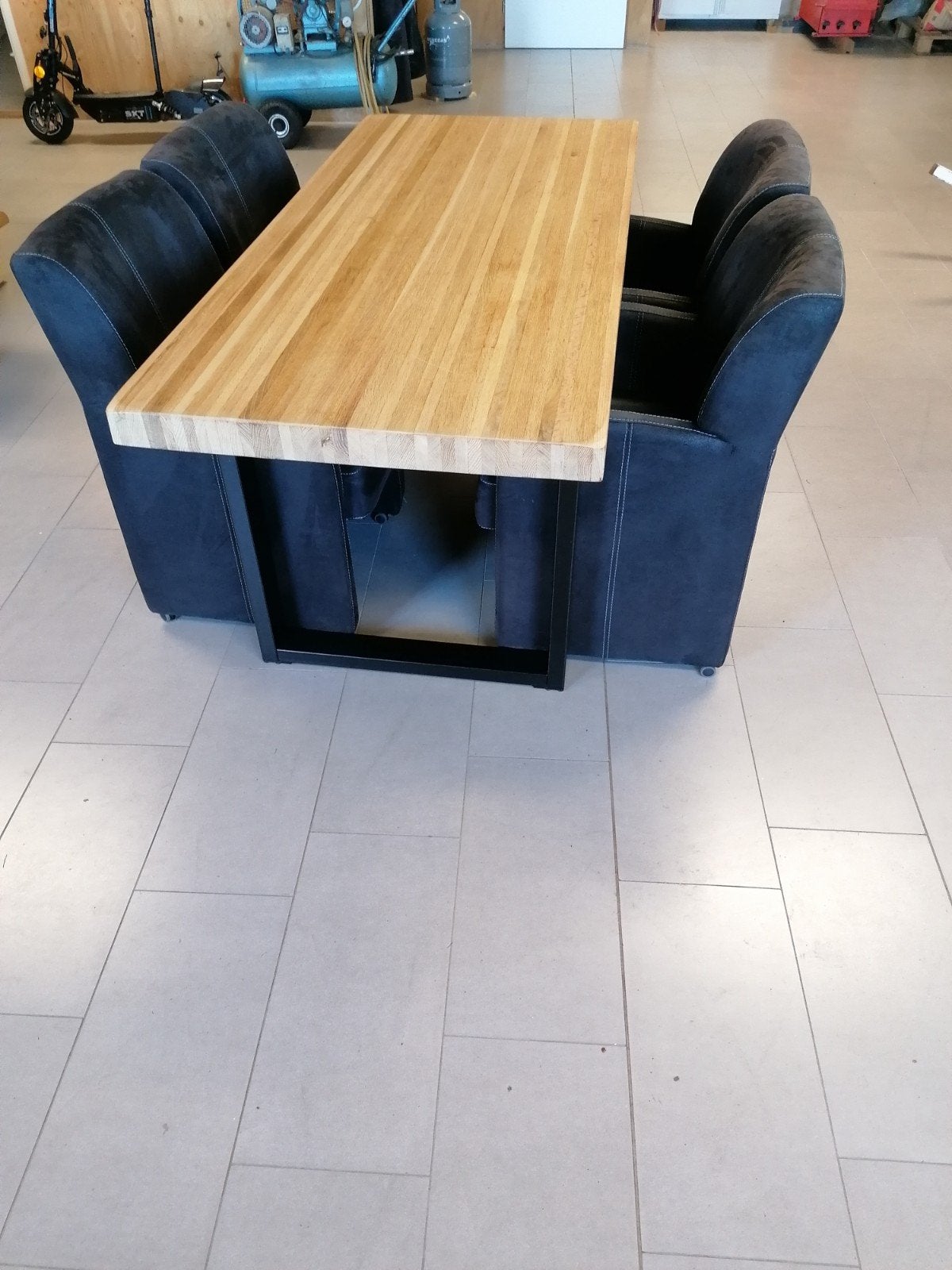 Eiken Eettafel, Ophalen