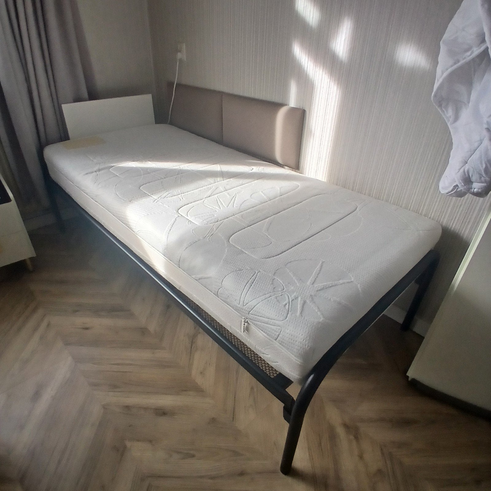 Stevig inklapbaar eenpersoonsbed 90x200 cm, Ophalen