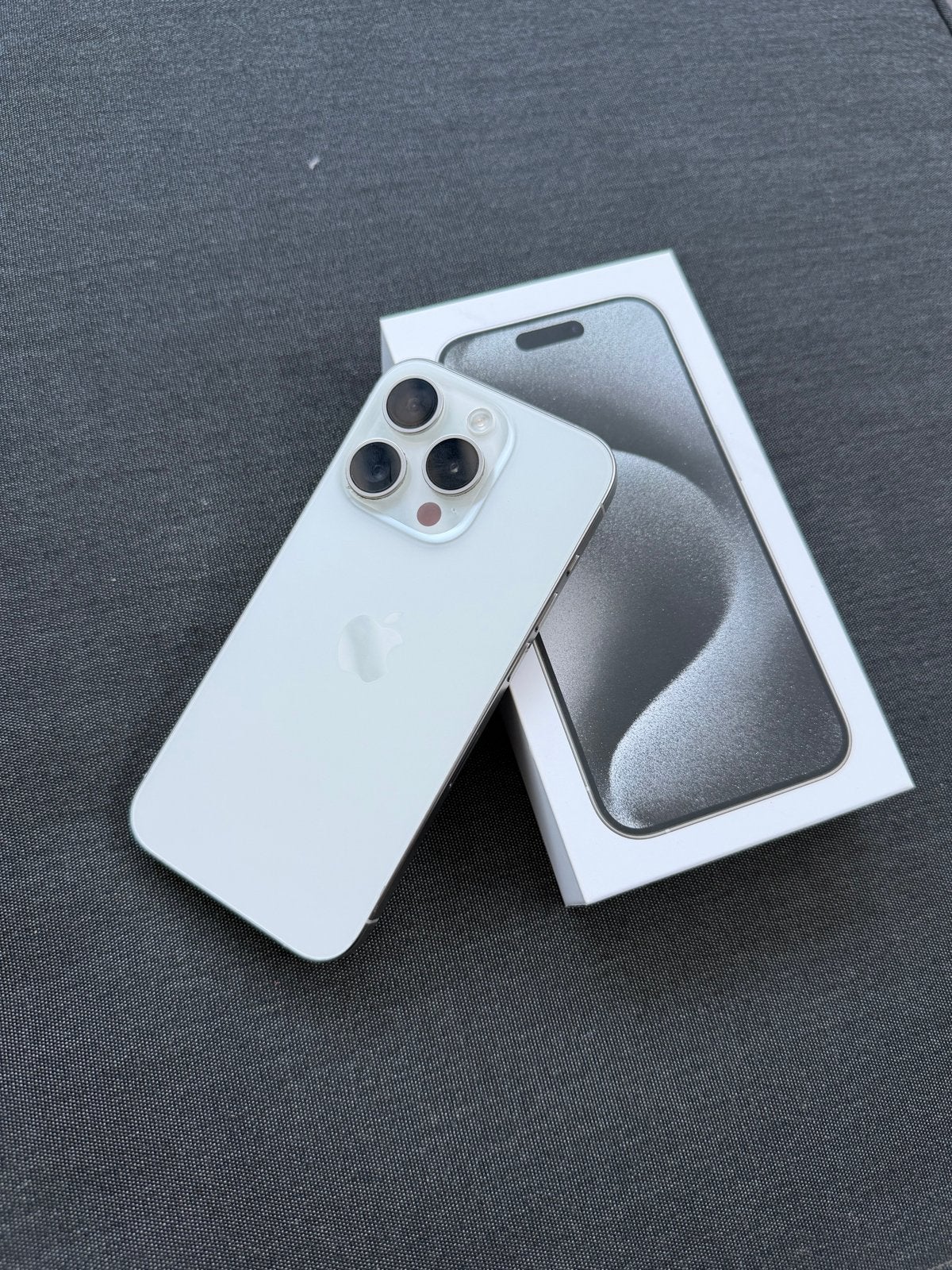 Apple iPhone 15 Pro Max 256GB Zilver - Zo goed als nieuw, IPhone 15 Pro Max, Zo goed als nieuw, Zonder simlock, Zonder abonnement