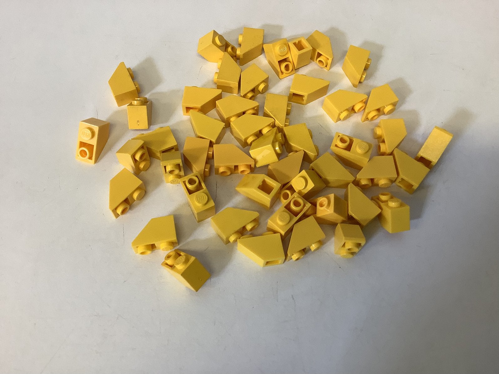 Lego dakpan 45 2x1 omgekeerd geel, Ophalen of Verzenden, Gebruikt, Losse stenen, Lego