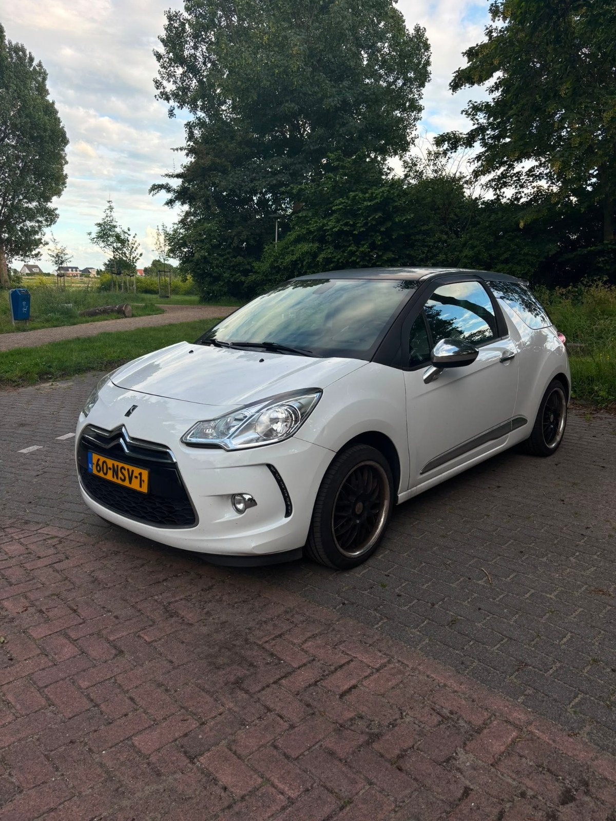 Citroen DS3  wit met apk tot 10-06-2027