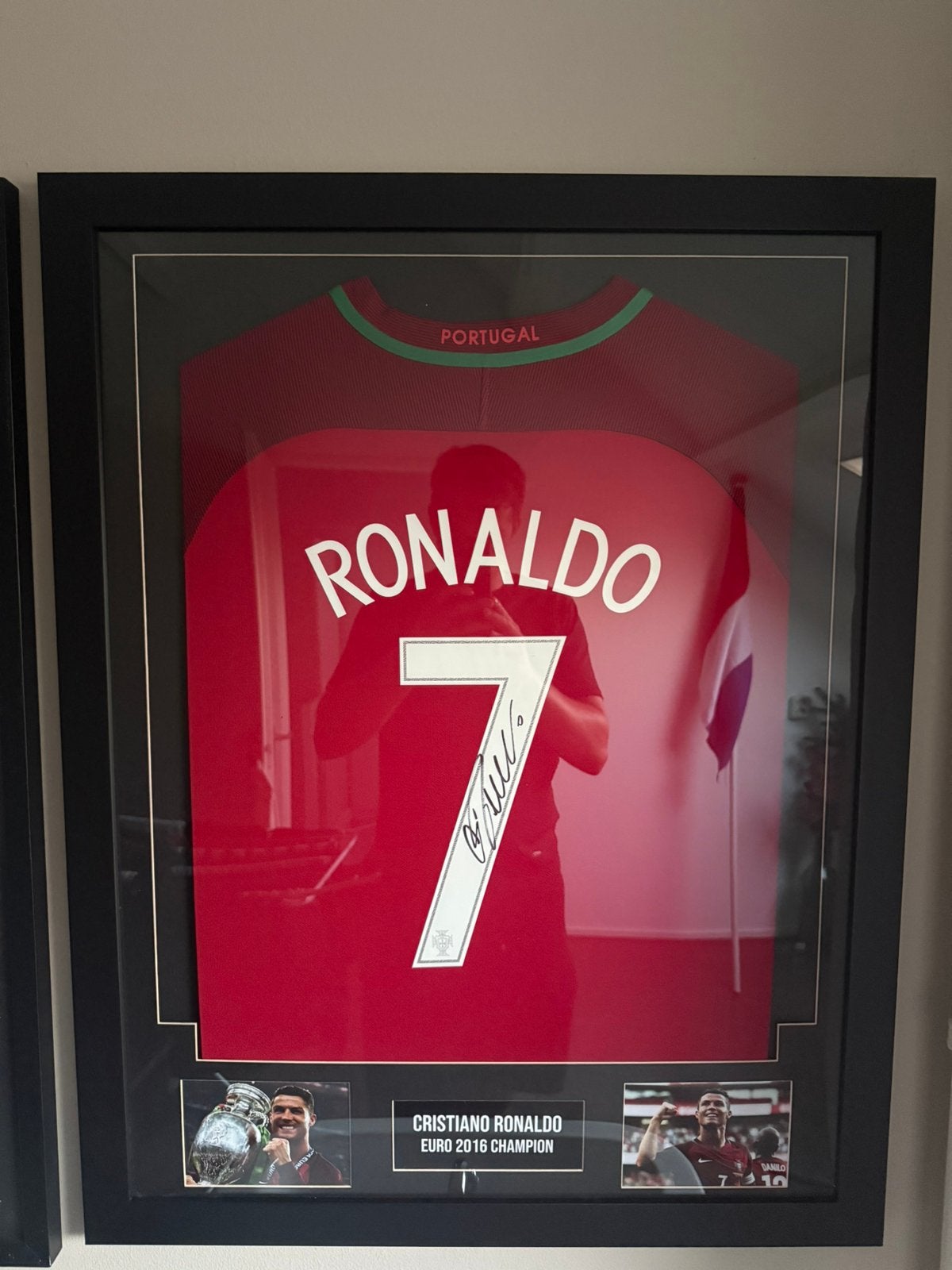 Gesigneerd Cristiano Ronaldo Portugal Shirt – Ingelijst –COA, Ophalen, Zo goed als nieuw, Buitenlandse clubs, Shirt