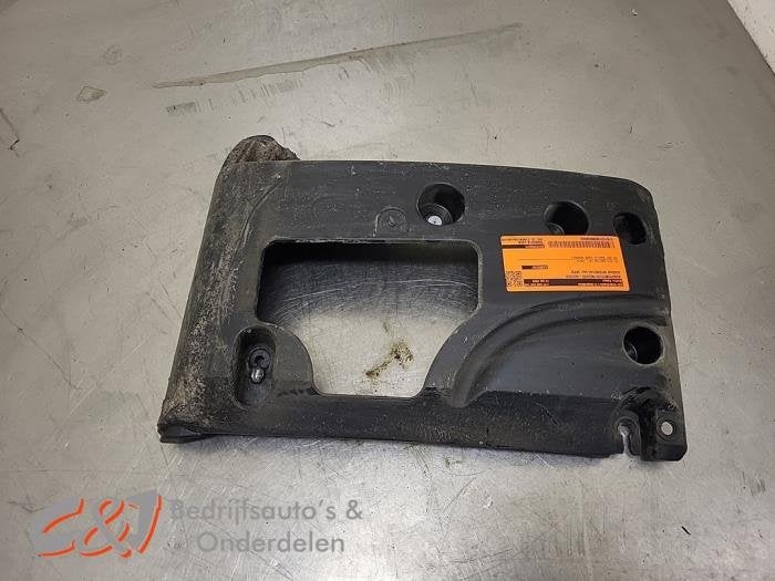 Bumpersteun rechts-achter van een Nissan Interstar, Gebruikt, -, -, Ophalen of Verzenden