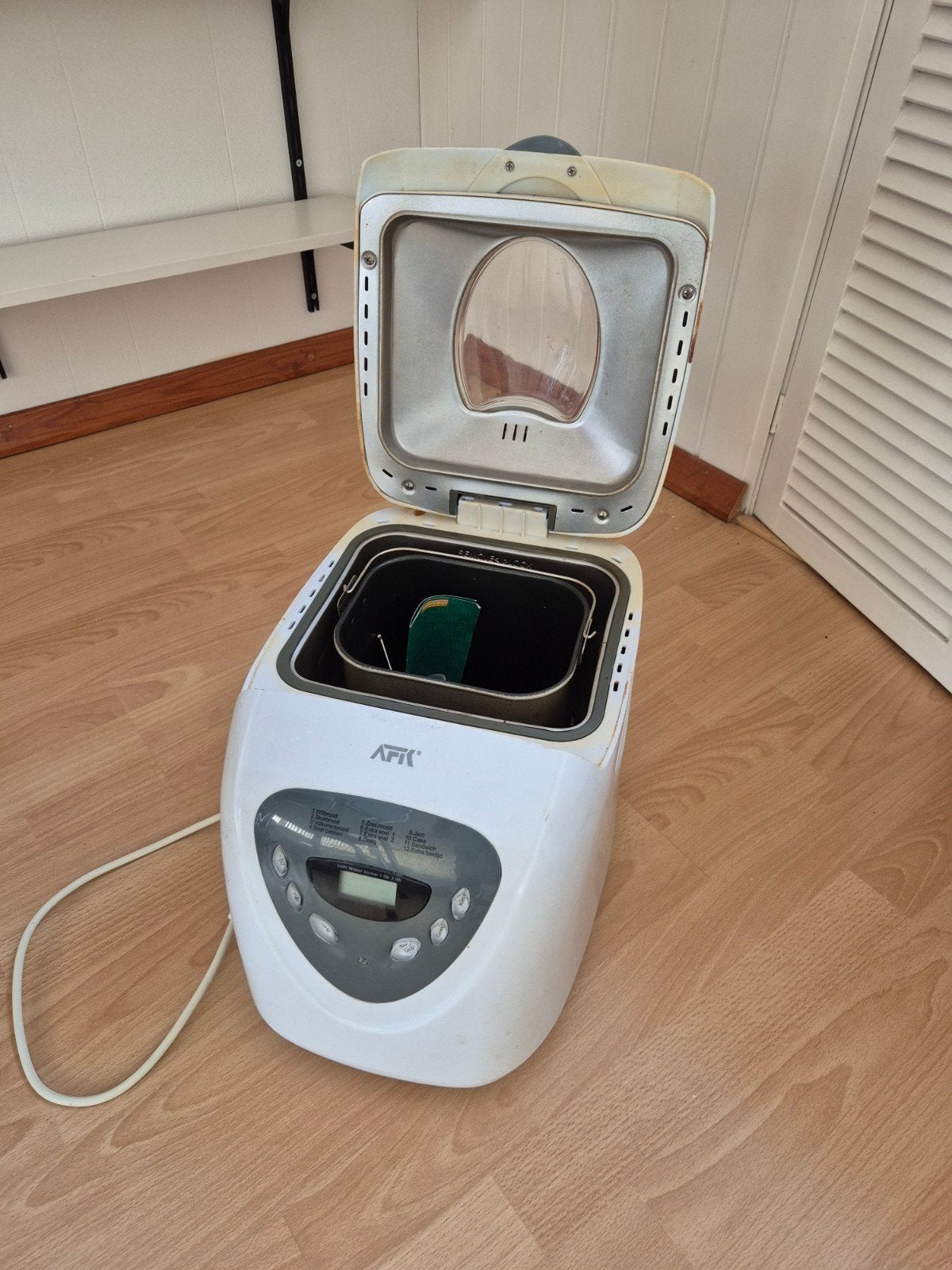 AFK Broodbakmachine - Weinig gebruikt, Witgoed en Apparatuur, Met timer, Ophalen of Verzenden, Zo goed als nieuw, 400 tot 800 gram deeg