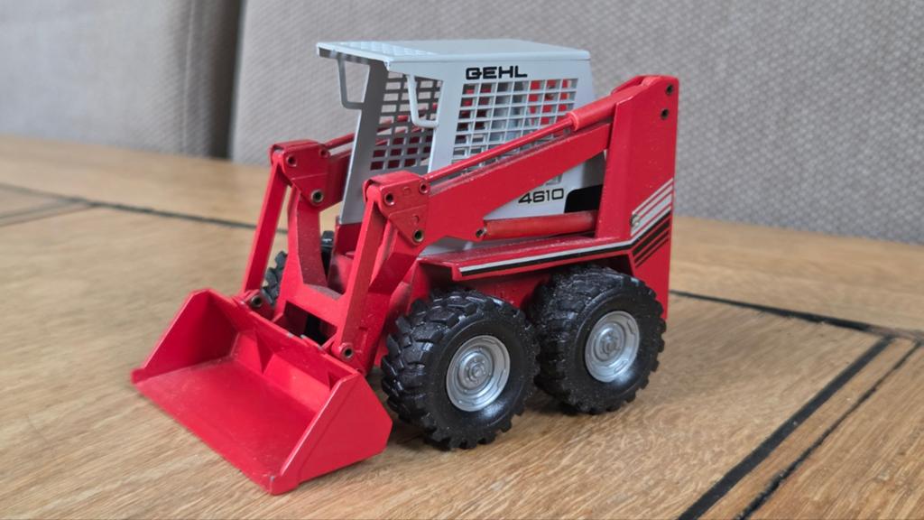 NZG 1:25 Gehl 4610 shovel bulldozer model 236 2361, Verzenden, Gebruikt, Overige typen, Overige merken