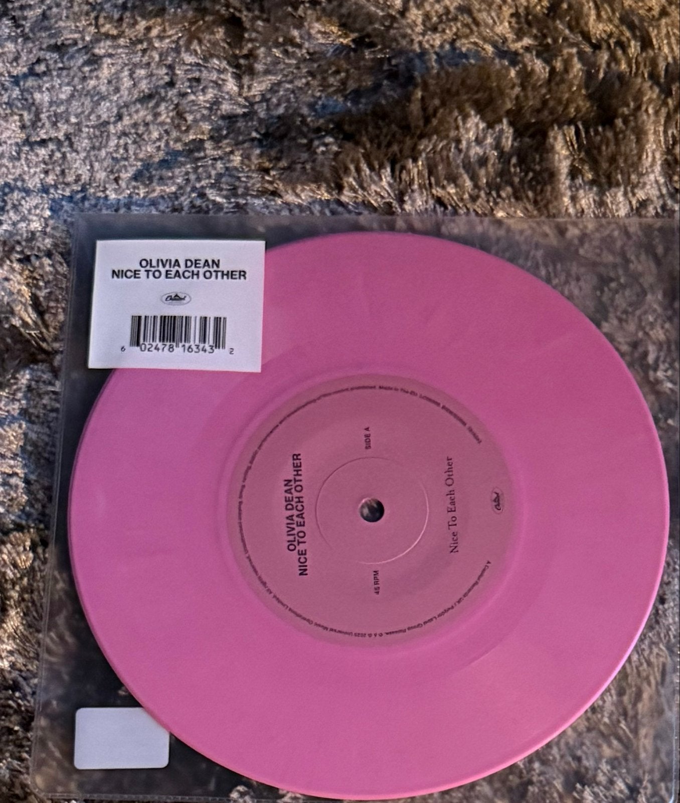 Olivia Dean - Nice To Each Other (Pink Marbled 7"), Cd's en Dvd's, 7 inch, Colored vinyl, Ophalen of Verzenden, Pop