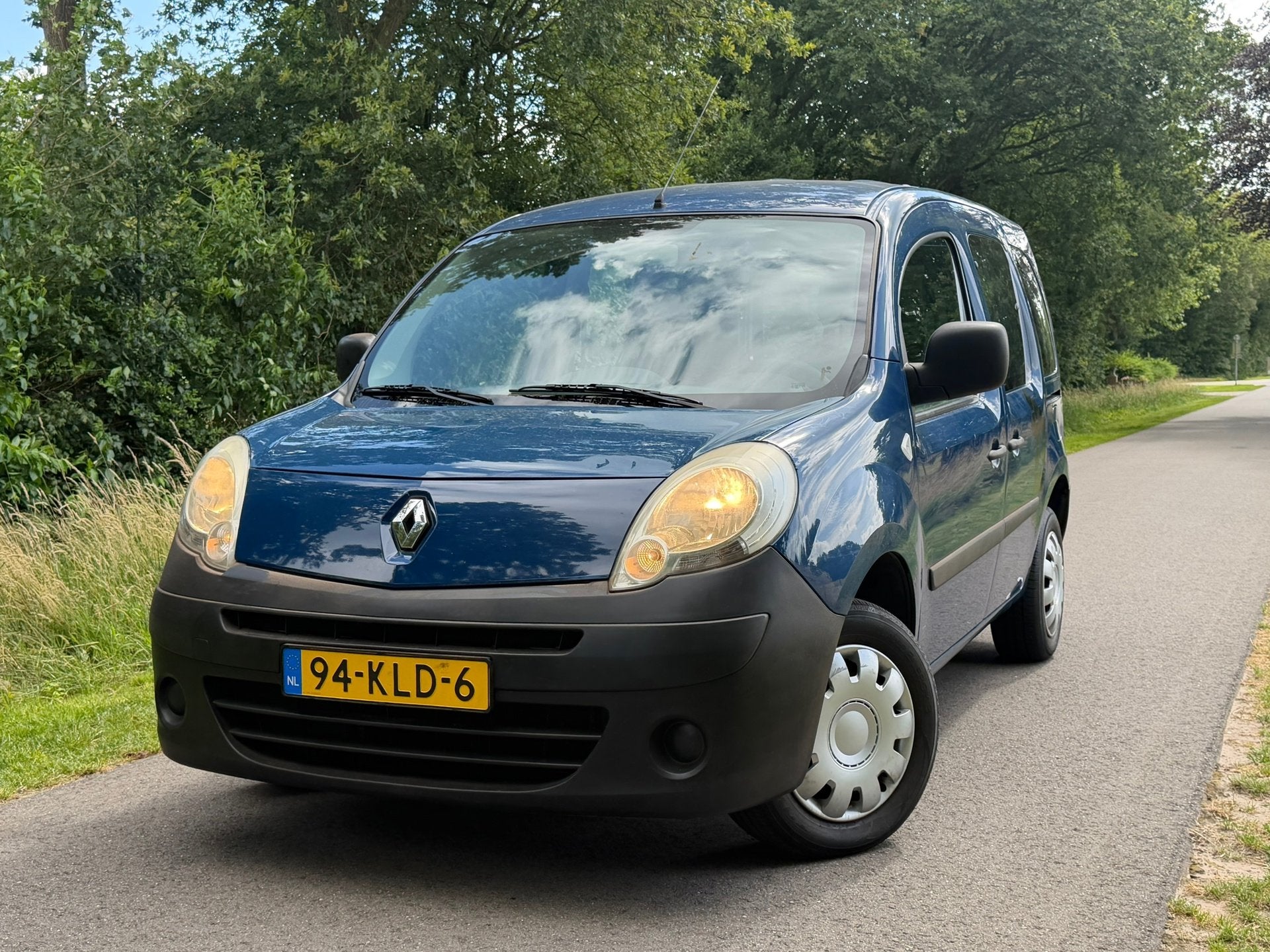 Renault Kangoo Family 1.6 Authentique | 5-Persoons + Radio +, Voorwielaandrijving, Stof, Gebruikt, Zwart