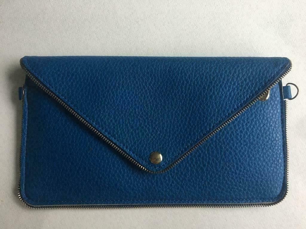 Blauwe clutch met ritsdetails 15x26 cm echt leer, Ophalen of Verzenden, Zo goed als nieuw, Blauw, Overige typen