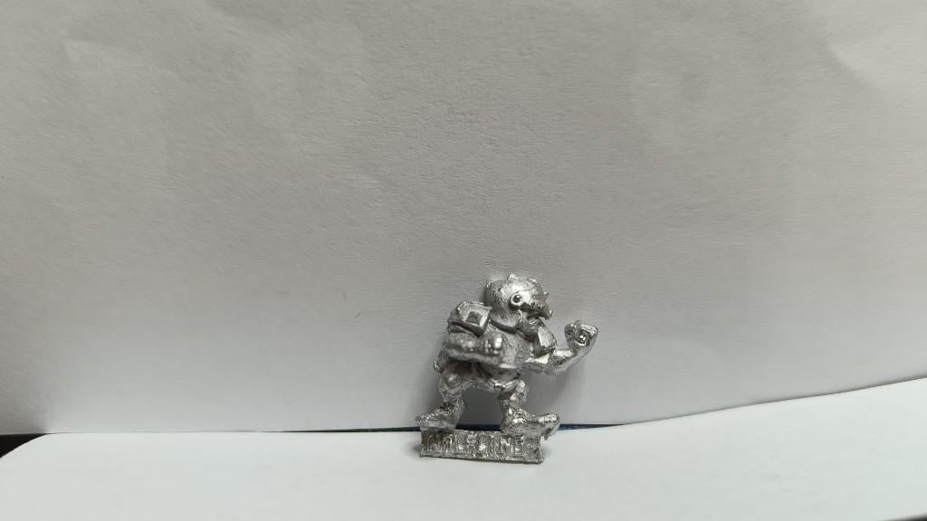 Halfling bloodbowl metal, Hobby en Vrije tijd, Modelbouw | Figuren en Diorama's, Ophalen of Verzenden, Zo goed als nieuw, 1:50 of kleiner