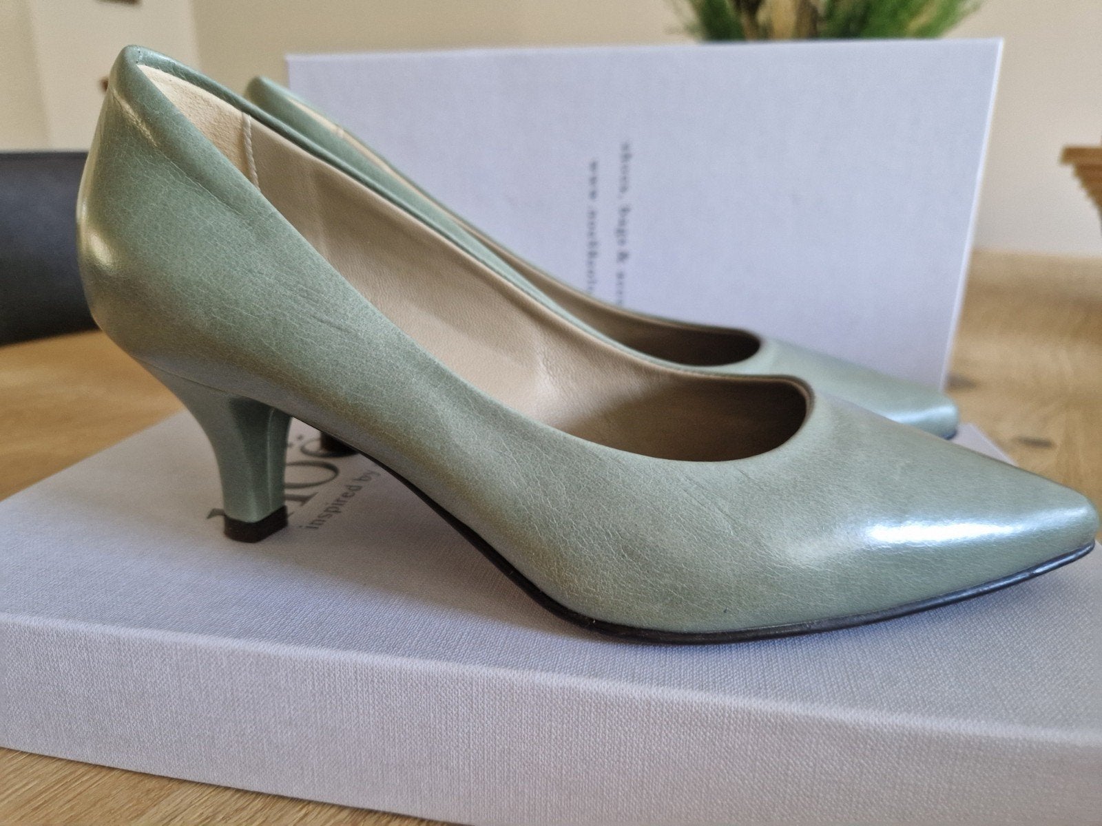 Noe Pumps (maat 37) en Clutch Set - Zo goed als nieuw, Kleding | Dames, Pumps, Ophalen of Verzenden, Zo goed als nieuw, Noe