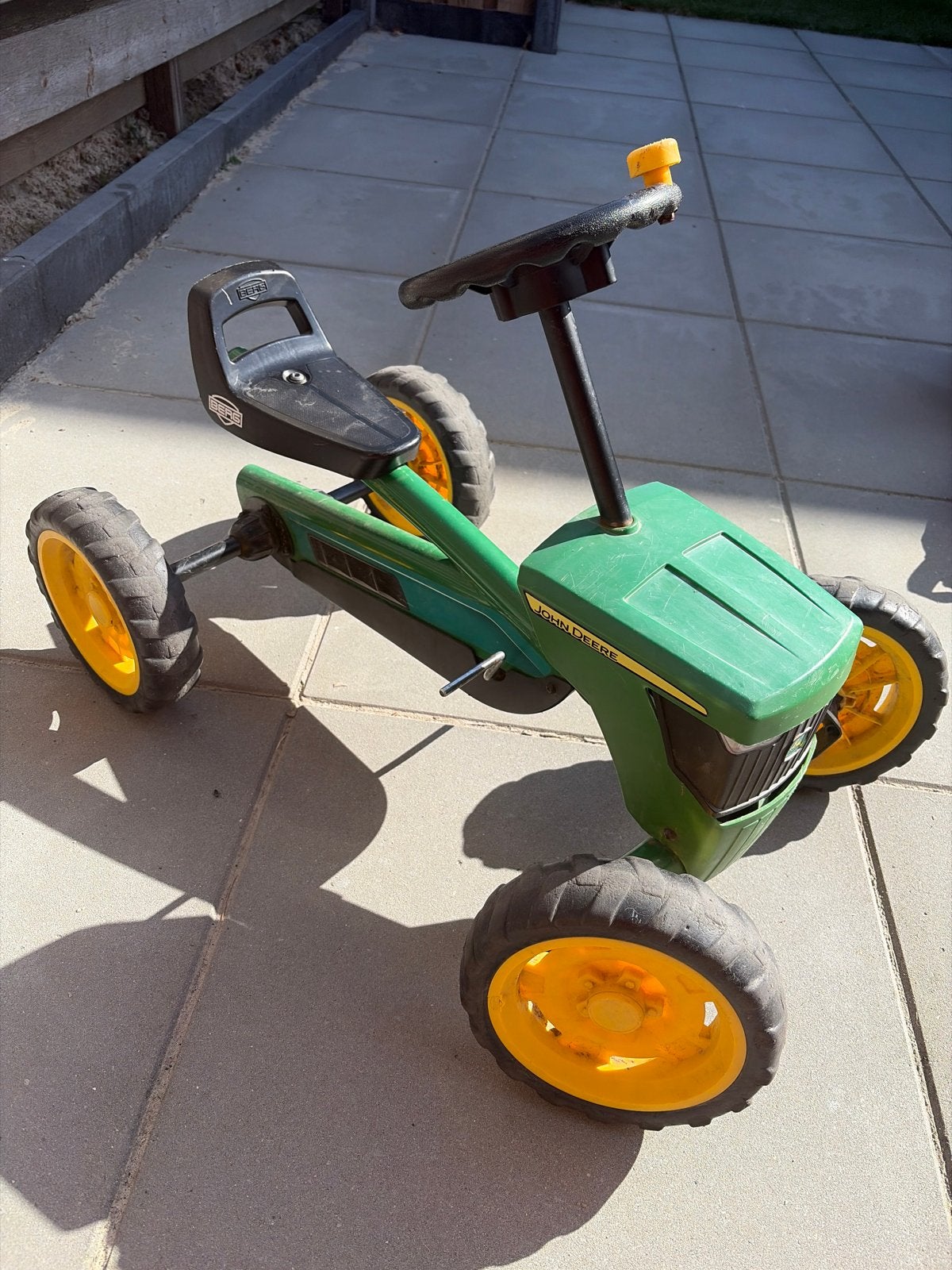 Berg Buzzy John Deere, Kinderen en Baby's, Speelgoed | Buiten | Voertuigen en Loopfietsen, Ophalen, Gebruikt, Trapvoertuig