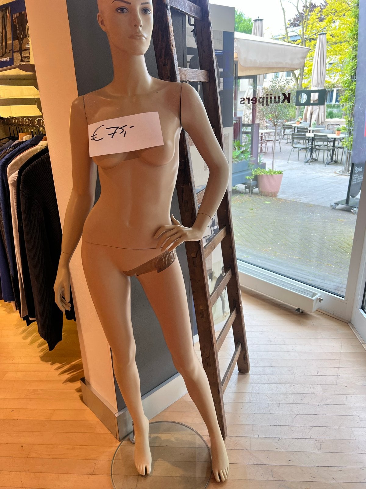 Etalagefiguren dames - ca. 20 modellen beschikbaar!, Ophalen