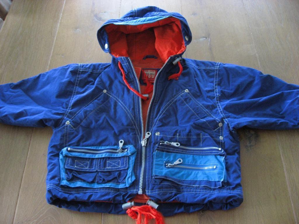 stoere blauwe / oranje jas met capuchon, mt 92, Verzenden, Zo goed als nieuw, Jongen of Meisje, Jas