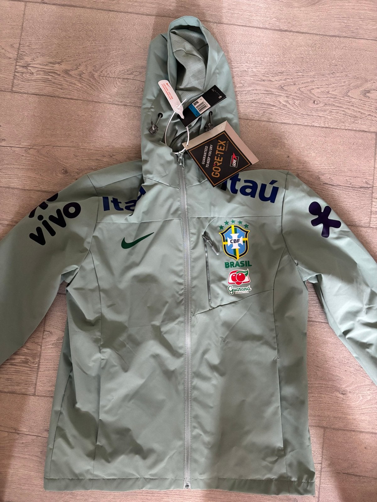 Nike Brazilië Gore-Tex Jas - Nieuw maat s, Ophalen of Verzenden, Nieuw, Overige maten, Groen