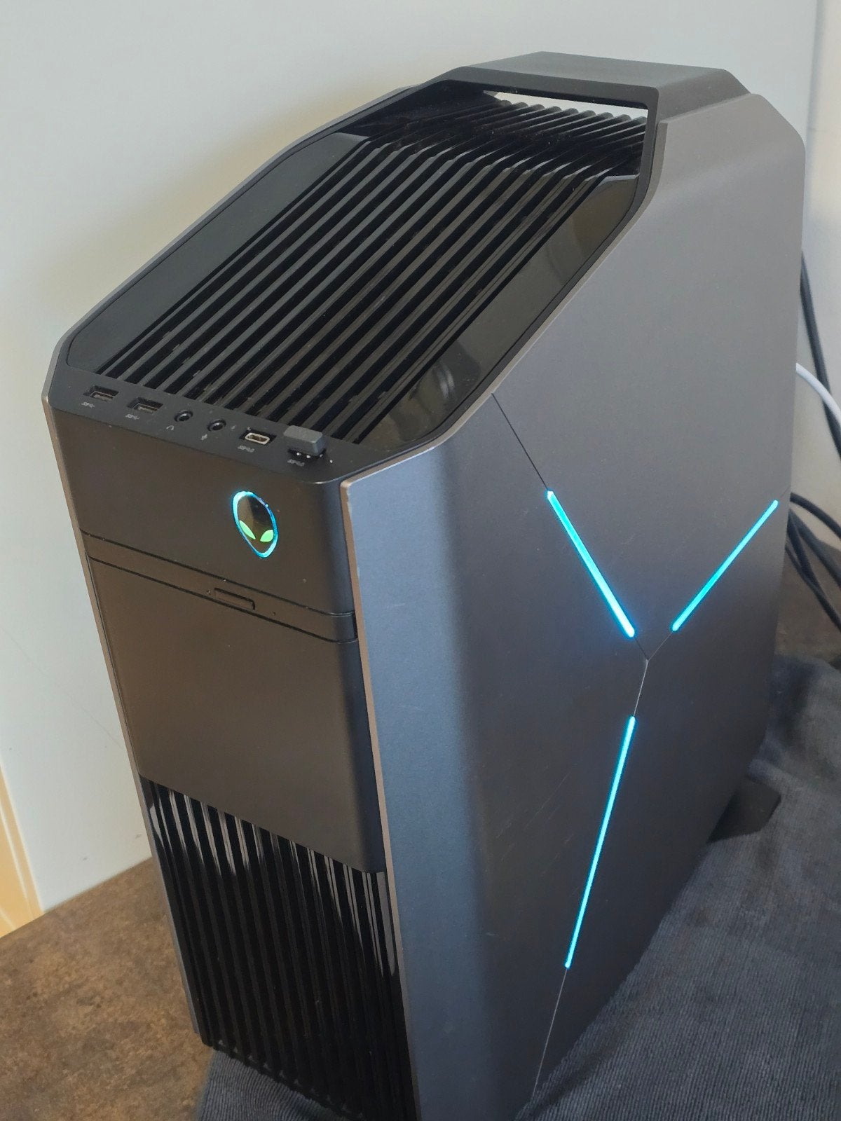 Alienware Aurora R8 Gaming PC i5-9600K, 16GB RAM, 1TB SSD, Intel Core i5-9600K, 1TB SSD + 2TB HDD, Alienware, Ophalen of Verzenden