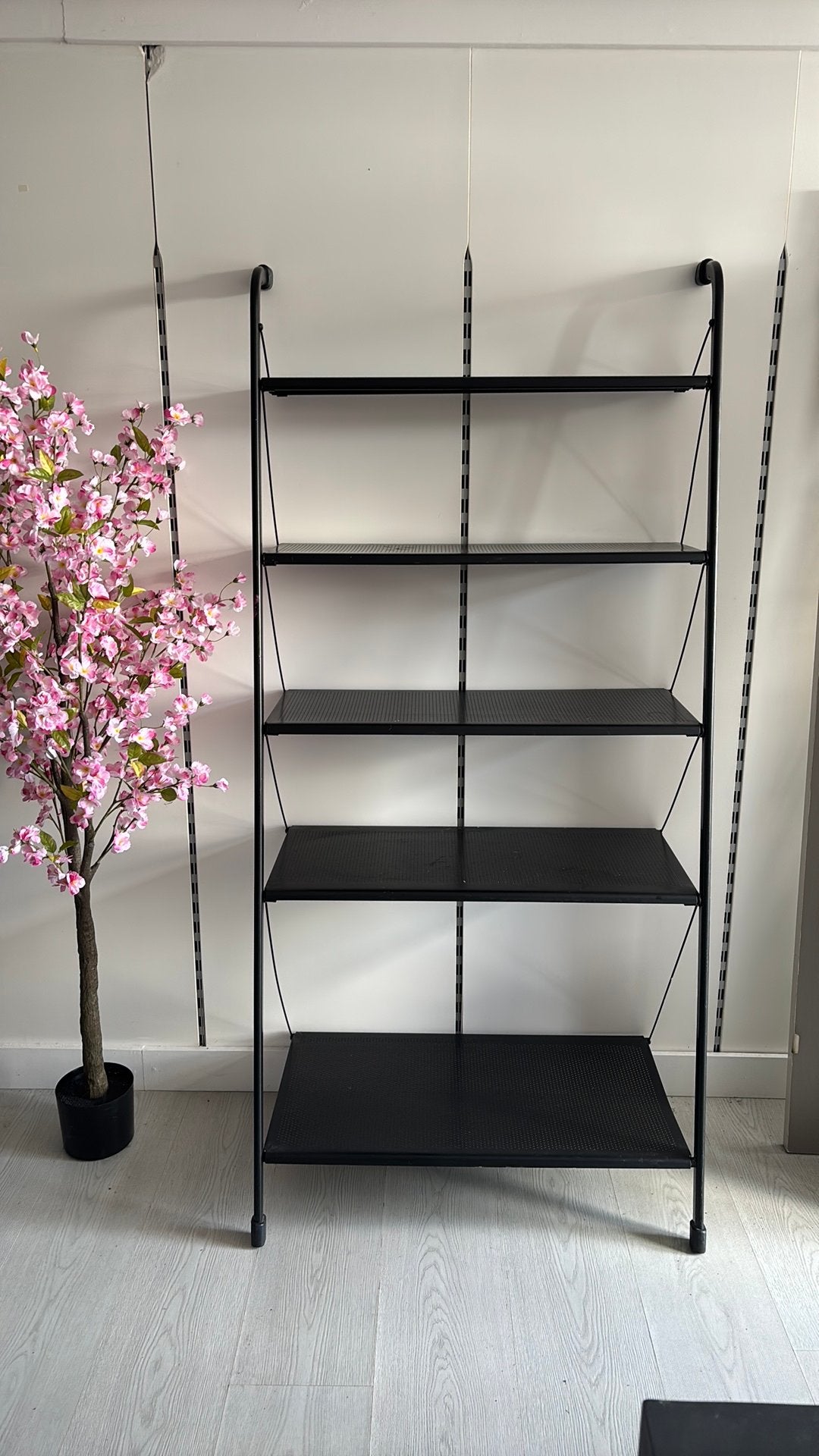 Metalen stellingkast, Ophalen