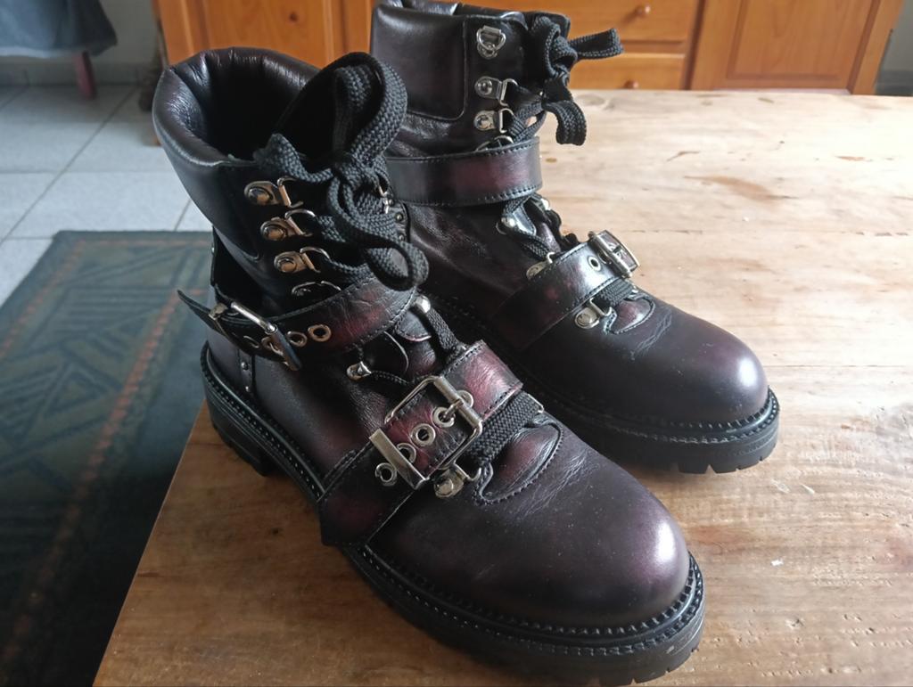 Inuovo stoere leren biker boots met gespen, Ophalen of Verzenden, Zo goed als nieuw, Overige kleuren