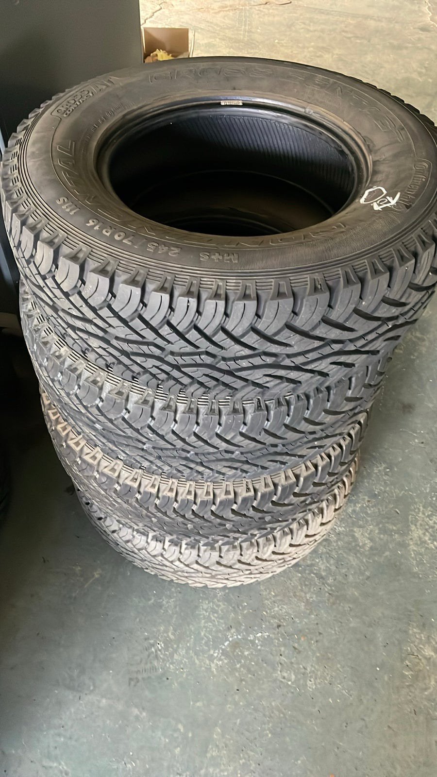 Continental 16 inch off road/ all terrain banden, Auto-onderdelen, Banden en Velgen, 16 inch, Ophalen of Verzenden, All Season