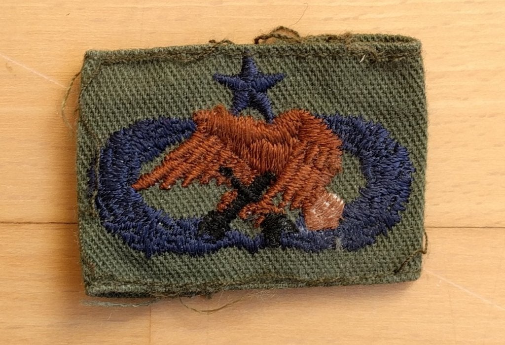 Badge USAF Munitions Maintenance, senior level., Verzamelen, Militaria | Algemeen, Luchtmacht, Embleem of Badge, Amerika, Ophalen of Verzenden
