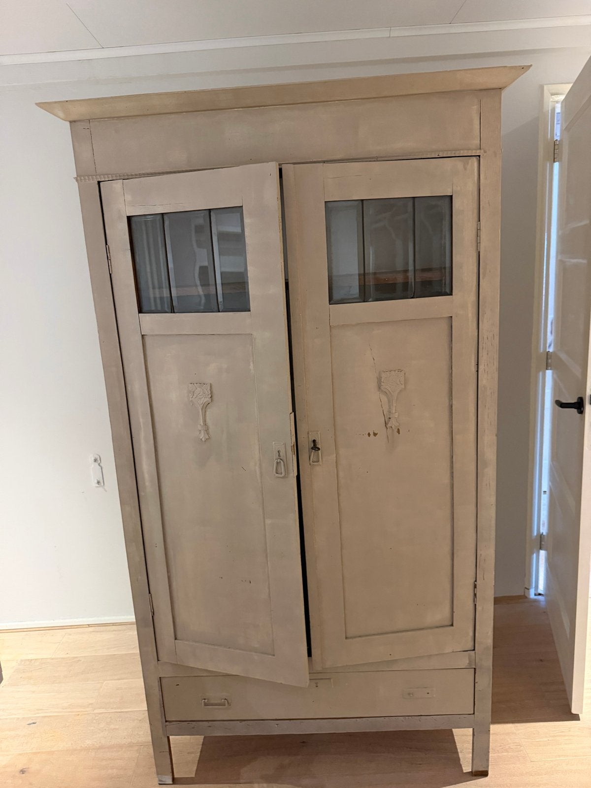 Antieke kledingkast met lade en deuren, Antiek en Kunst, Ophalen