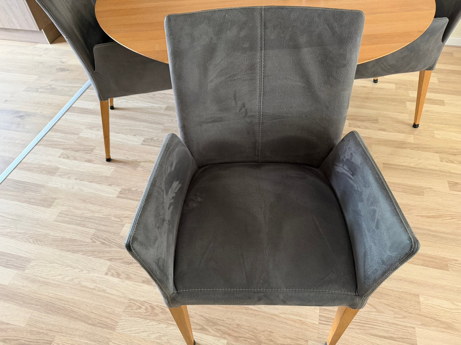 Eetkamerstoelen met leuning 4 stuks grijs, Ophalen, Zo goed als nieuw, Vier, Modern