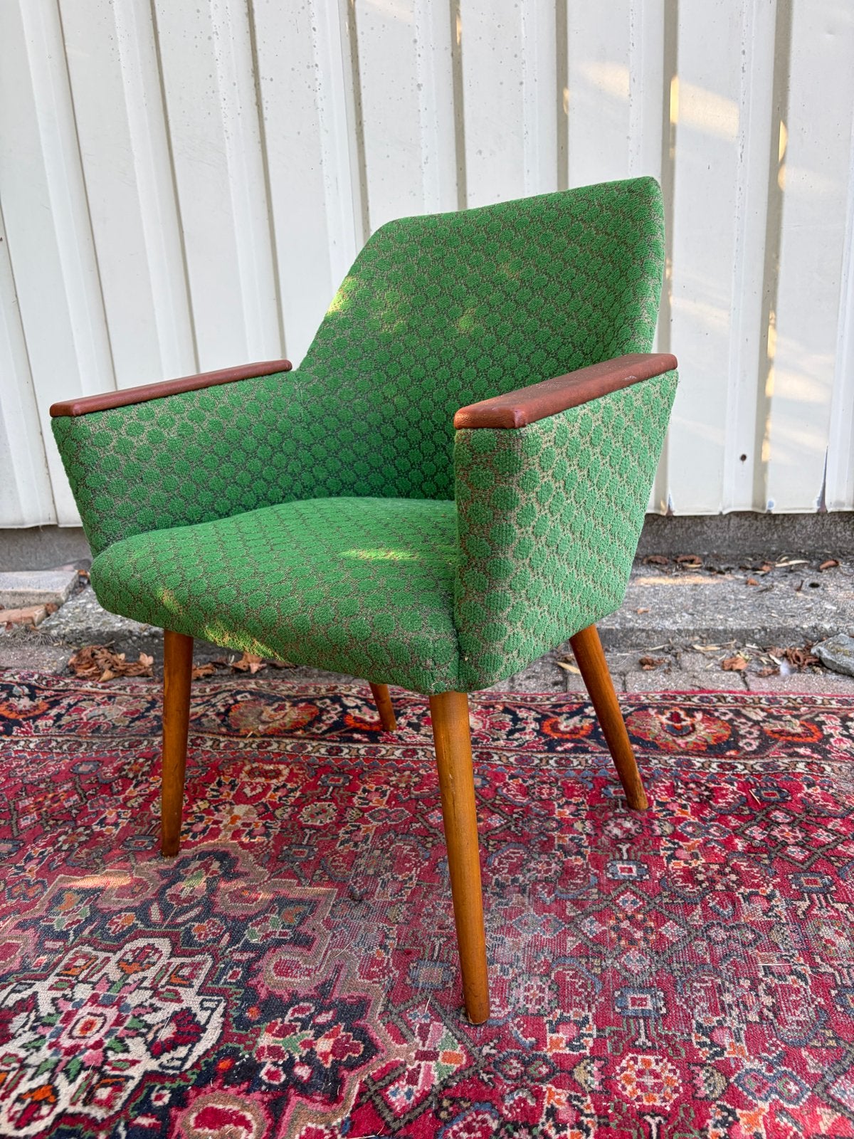 Vintage fauteuil met groene stippen bekleding, Minder dan 75 cm, Ophalen of Verzenden, Zo goed als nieuw, 50 tot 75 cm